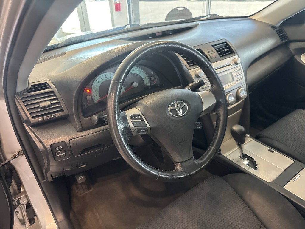 2010 Toyota Camry Image 16
