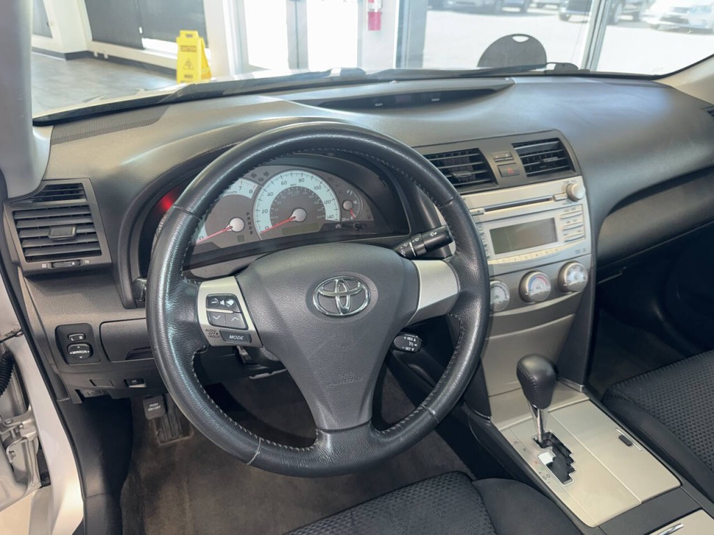 2010 Toyota Camry Image 17