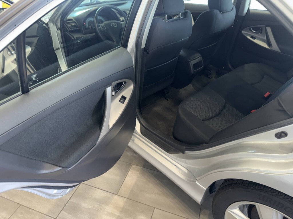 2010 Toyota Camry Image 18
