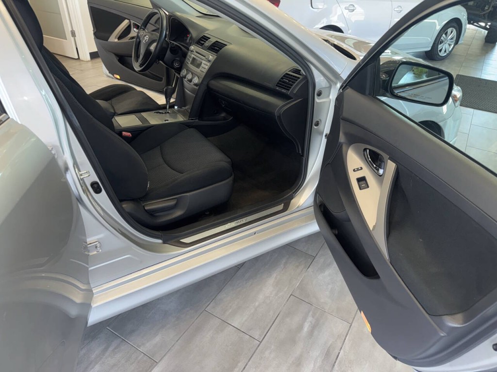 2010 Toyota Camry Image 21