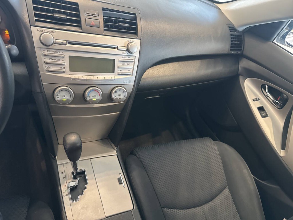 2010 Toyota Camry Image 25