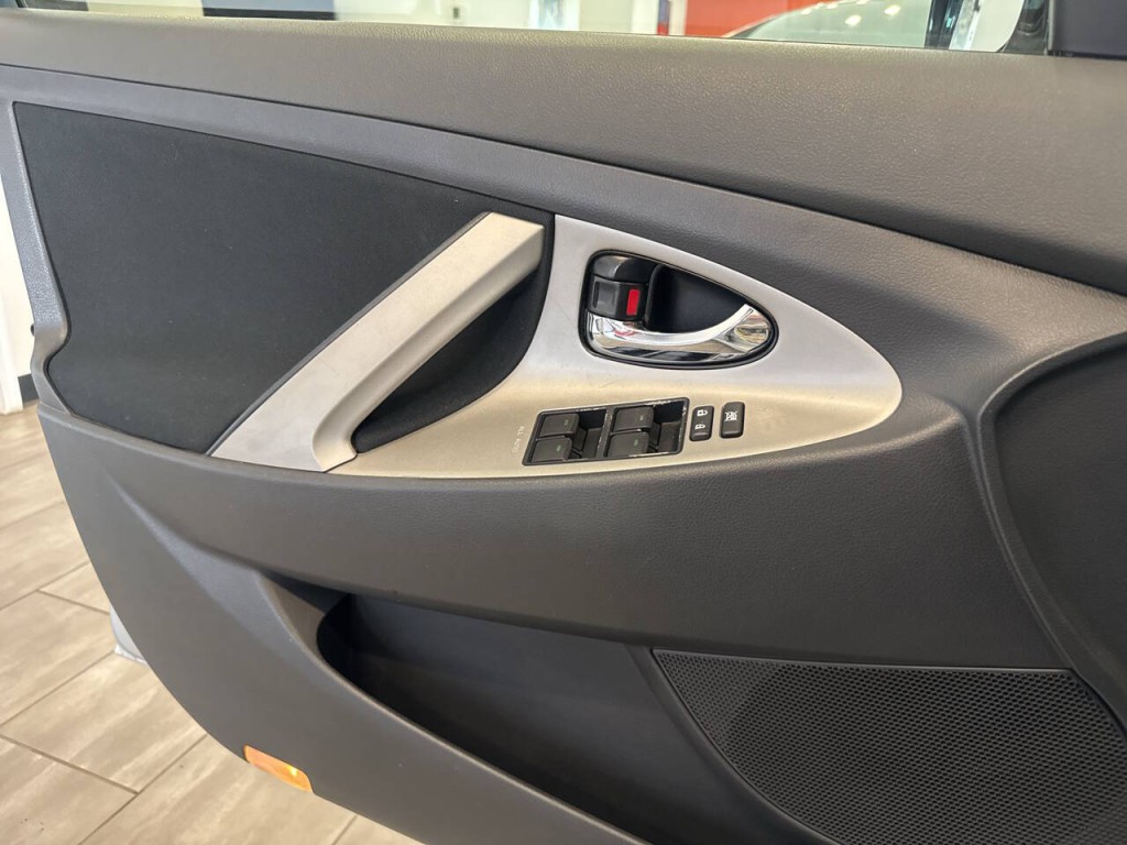 2010 Toyota Camry Image 28