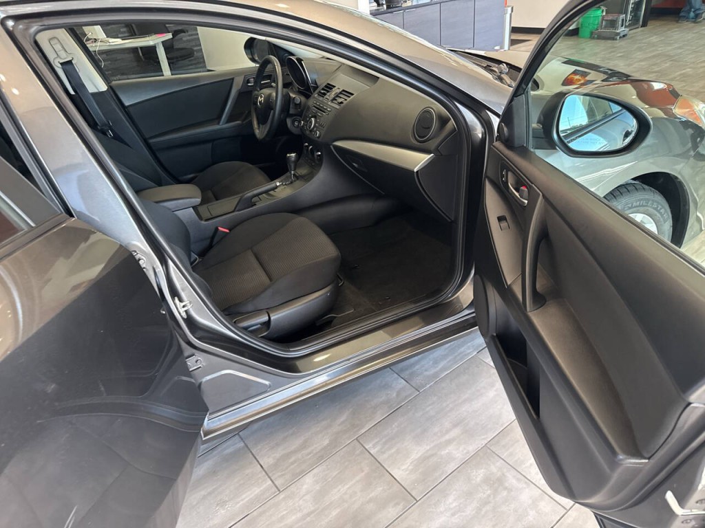 2012 Mazda Mazda3 Image 18