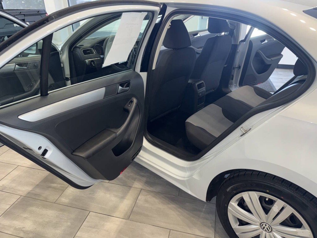 2017 Volkswagen Jetta Image 28