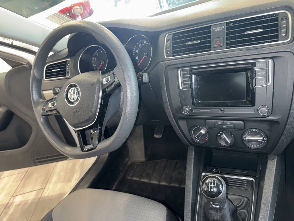 2017 Volkswagen Jetta Image 31