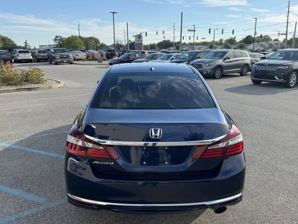 2017 Honda Accord Image 7