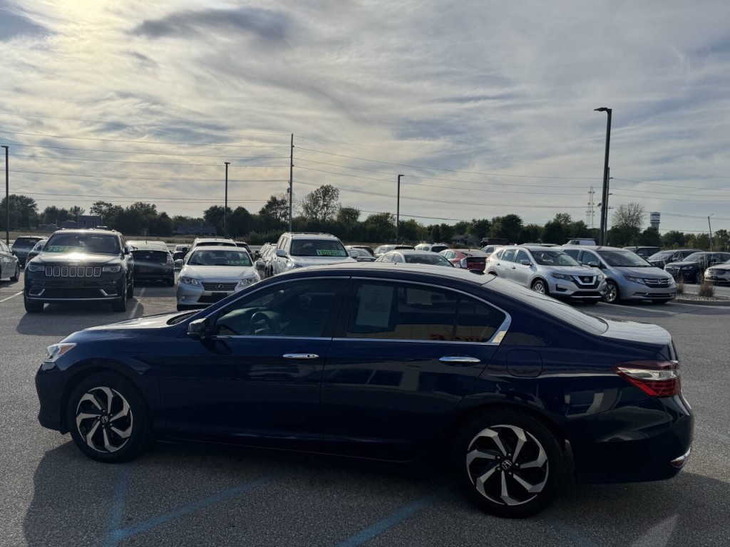 2017 Honda Accord Image 10