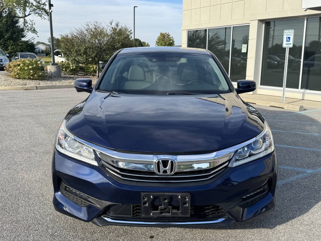 2017 Honda Accord Image 14