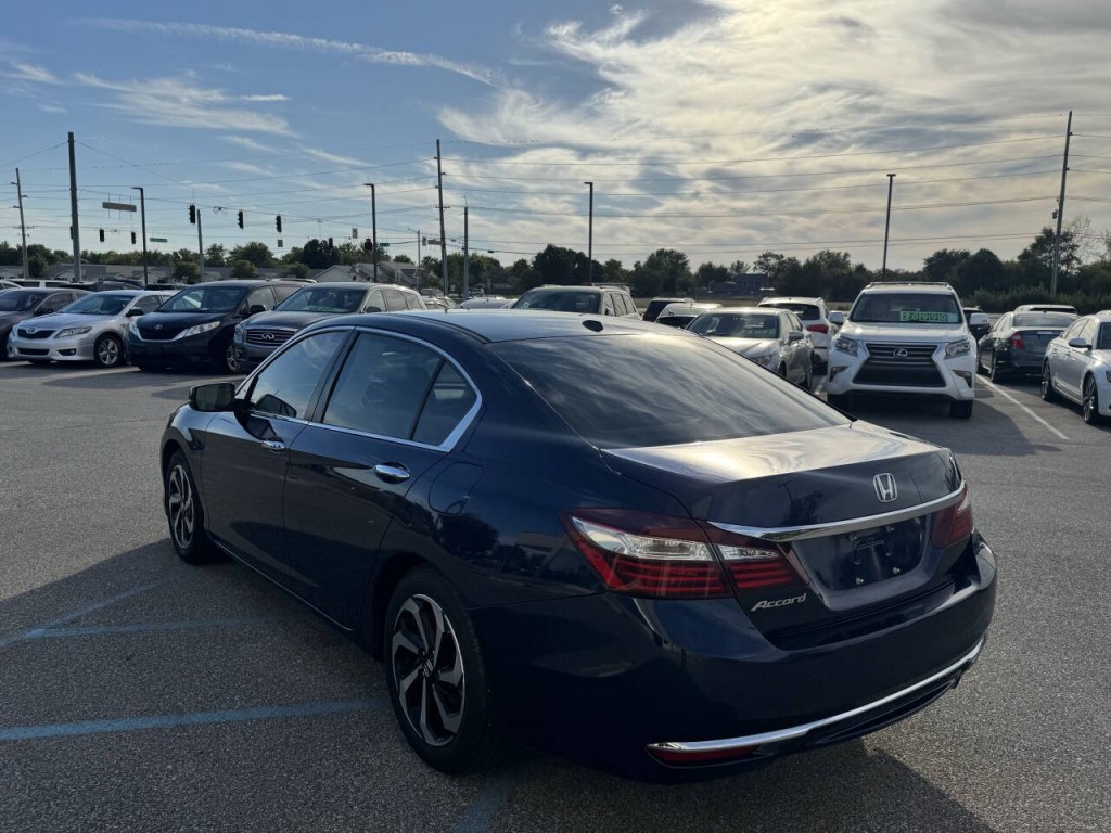 2017 Honda Accord Image 17