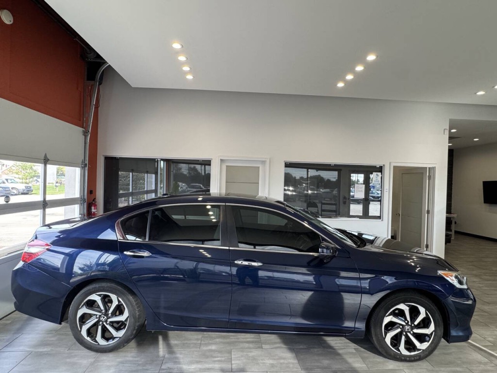 2017 Honda Accord Image 25