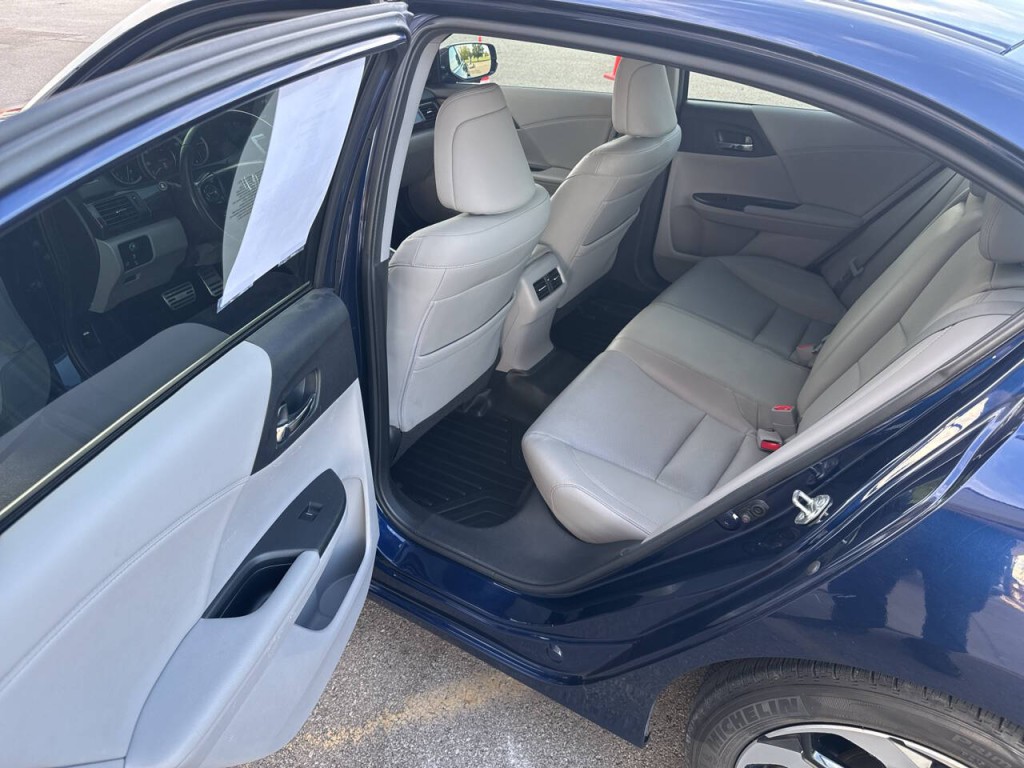 2017 Honda Accord Image 32
