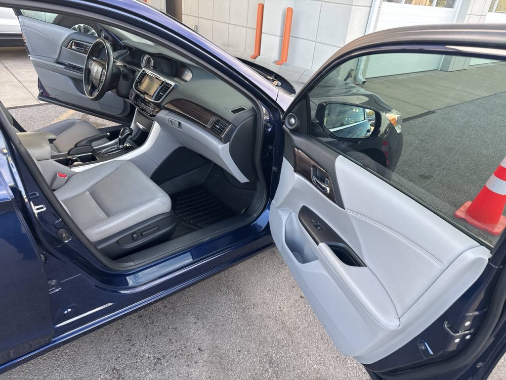 2017 Honda Accord Image 34