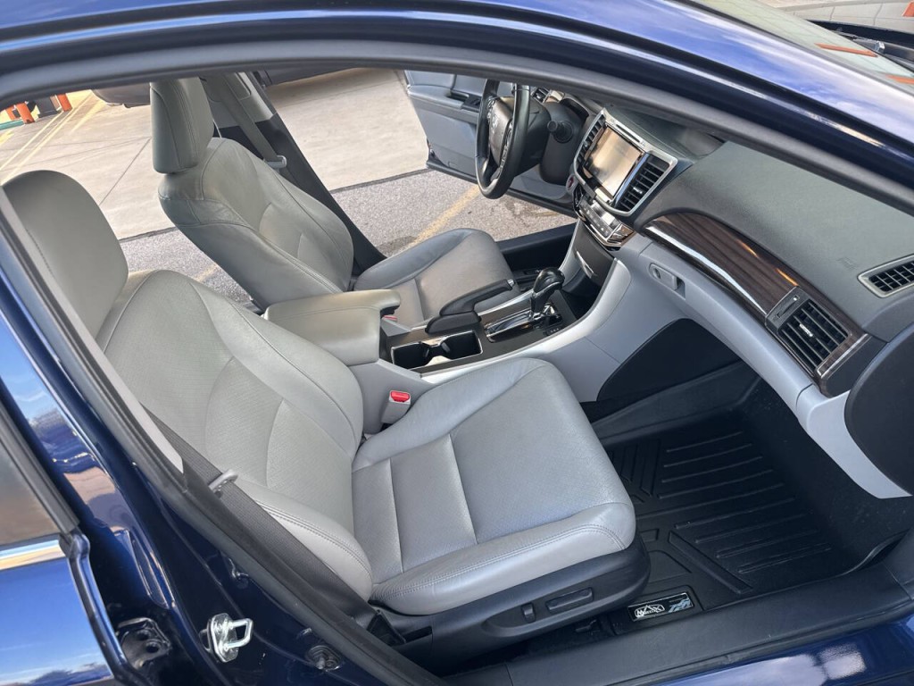 2017 Honda Accord Image 35