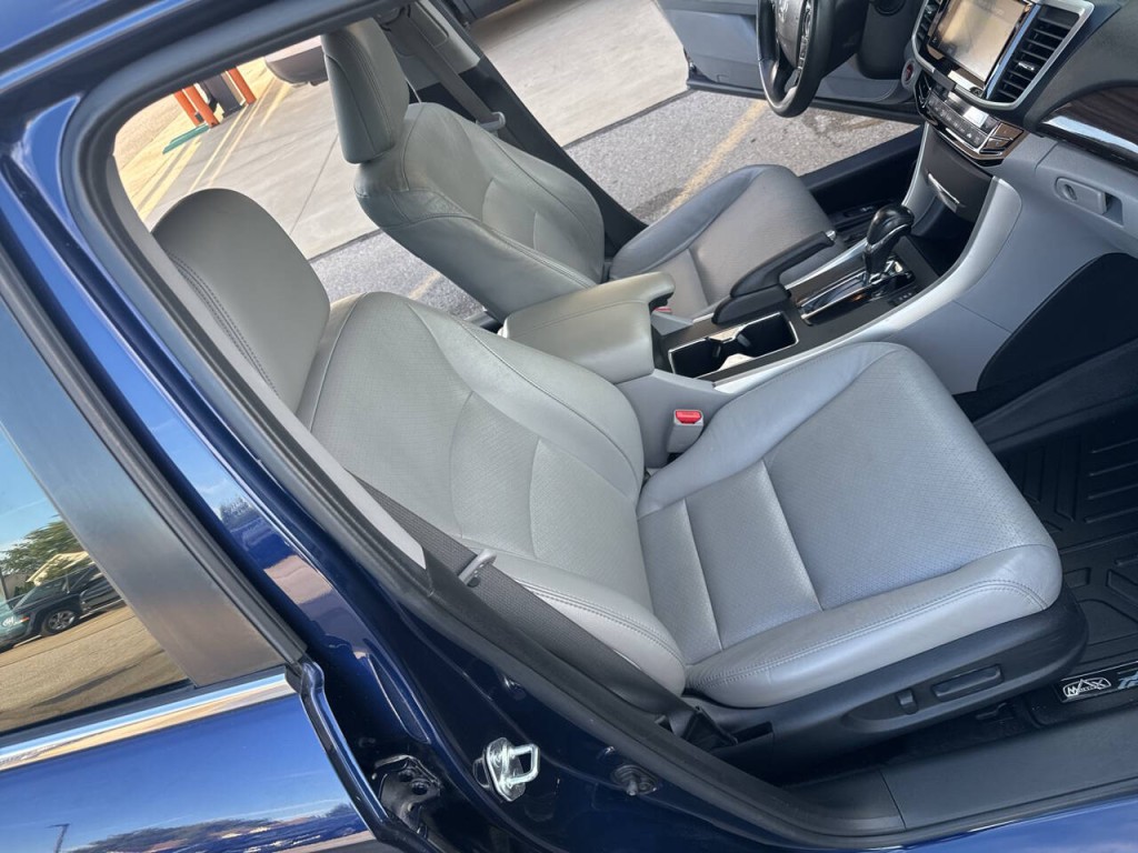 2017 Honda Accord Image 36