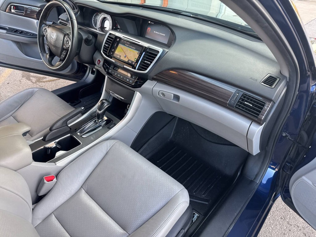 2017 Honda Accord Image 37