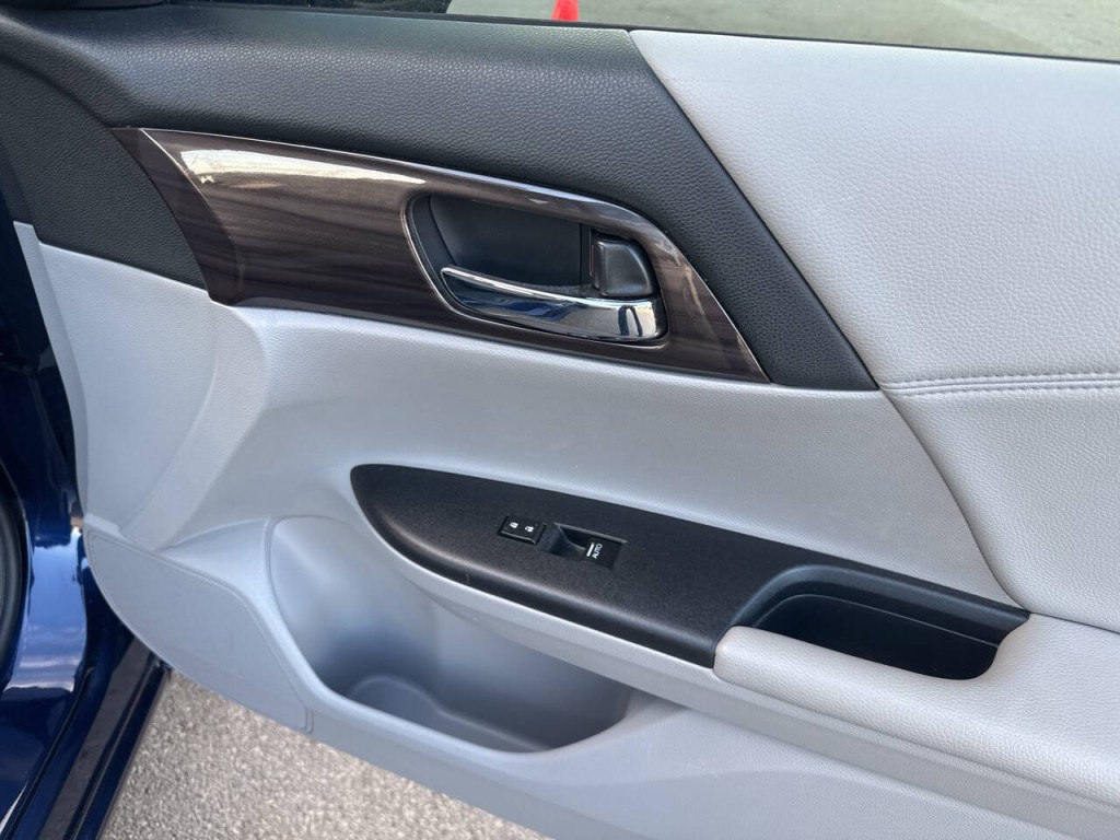 2017 Honda Accord Image 40