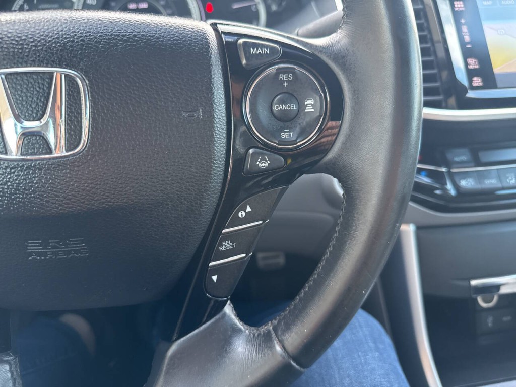 2017 Honda Accord Image 45
