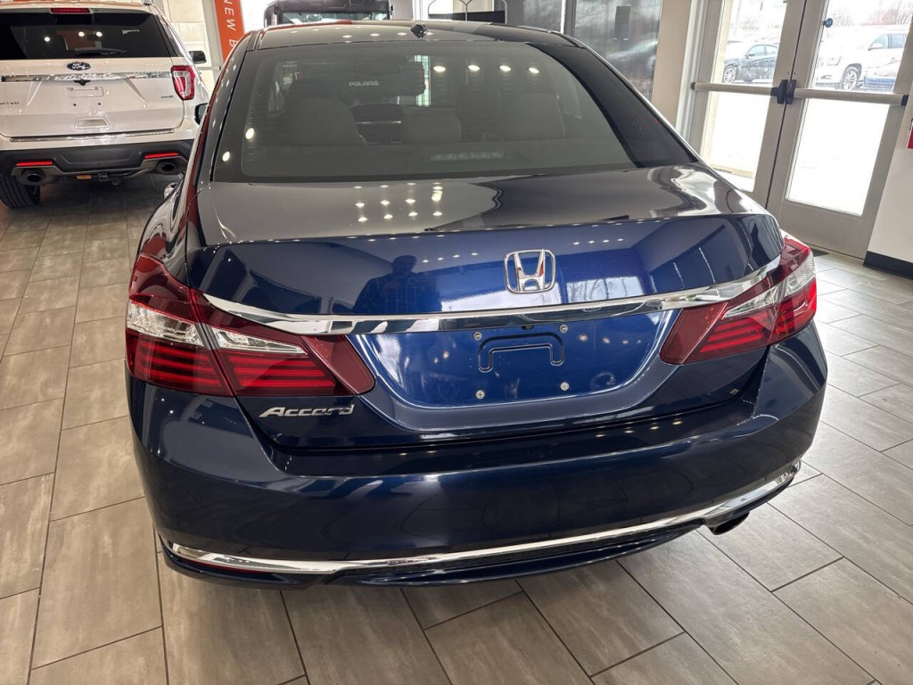 2017 Honda Accord Image 15