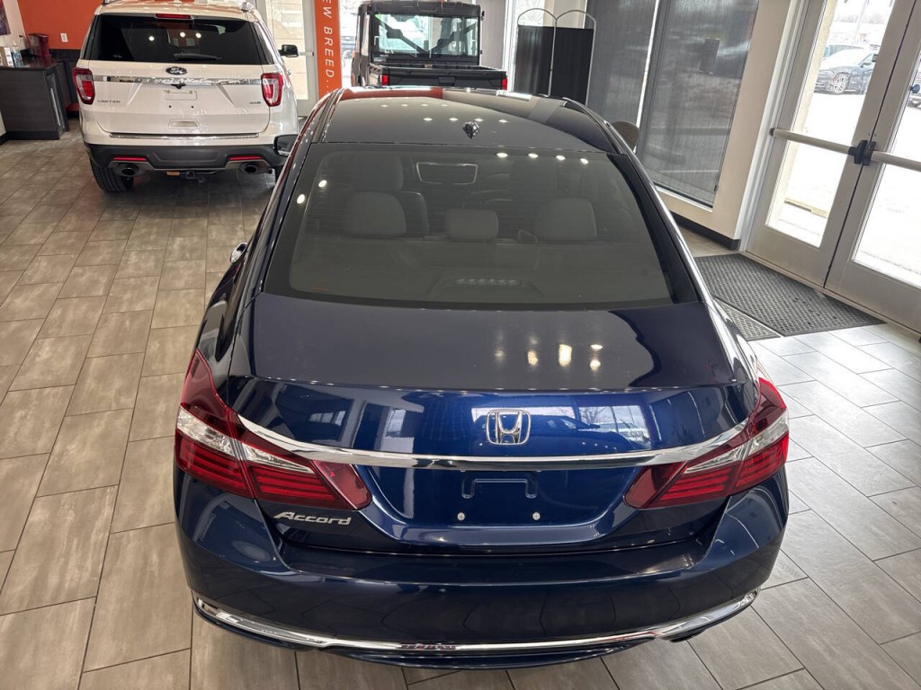 2017 Honda Accord Image 16