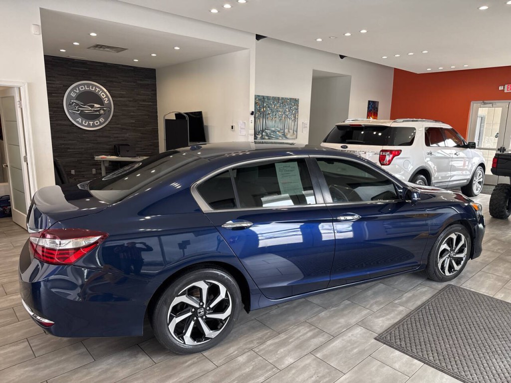 2017 Honda Accord Image 18