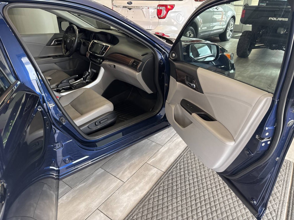 2017 Honda Accord Image 20