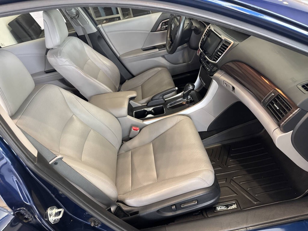 2017 Honda Accord Image 21