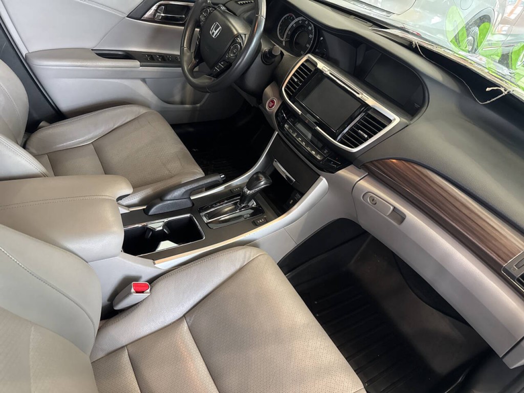 2017 Honda Accord Image 24