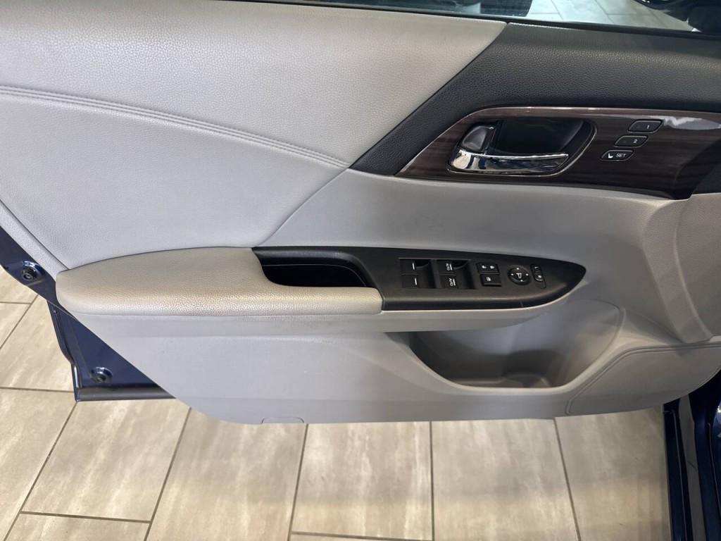 2017 Honda Accord Image 28