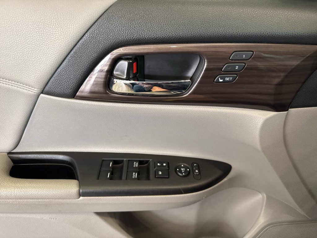 2017 Honda Accord Image 39