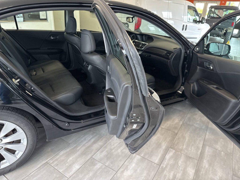 2013 Honda Accord Image 17