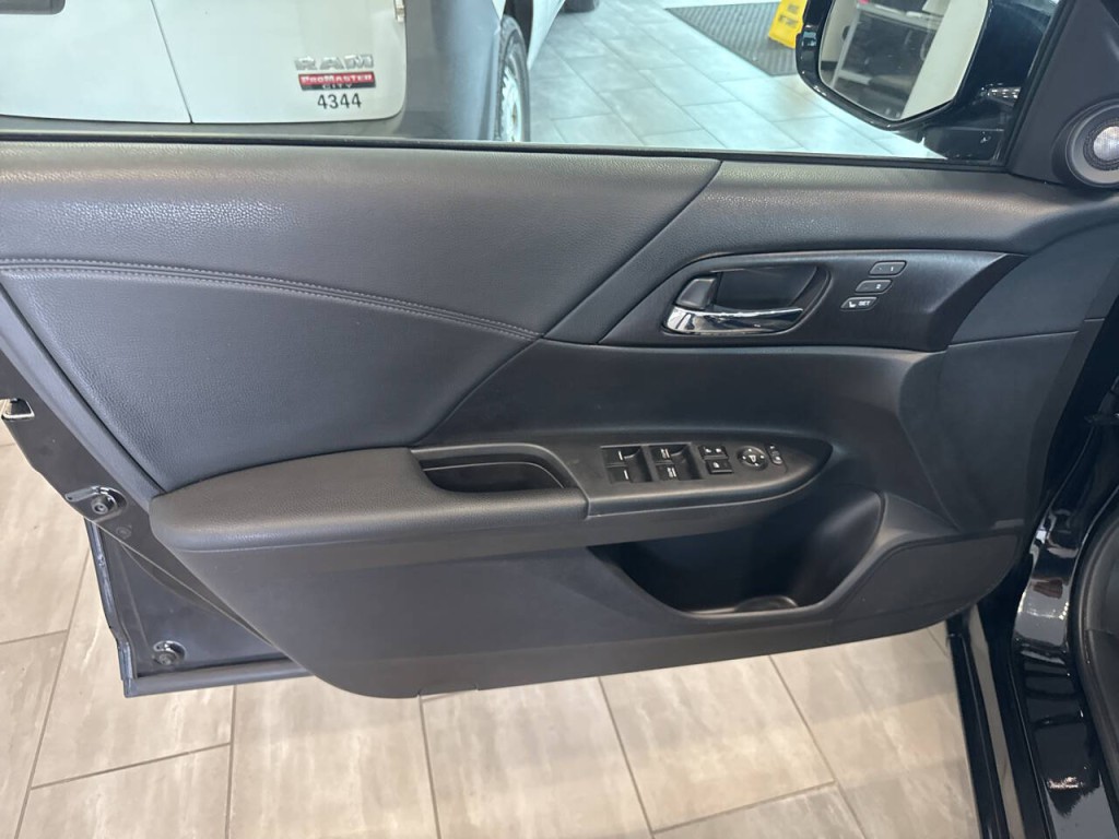 2013 Honda Accord Image 24