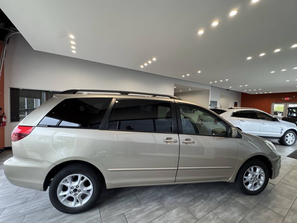 2005 Toyota Sienna Image 11