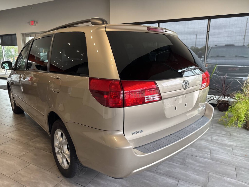 2005 Toyota Sienna Image 13