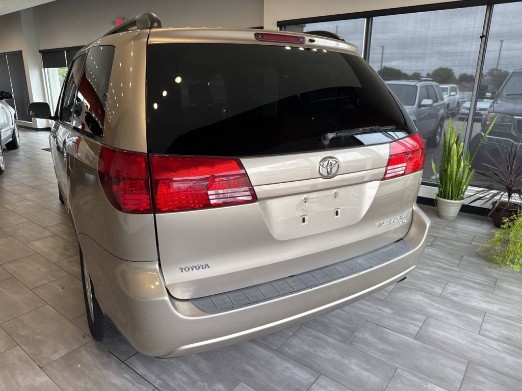 2005 Toyota Sienna Image 14