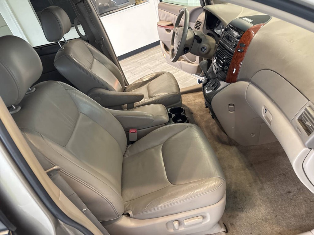 2005 Toyota Sienna Image 17