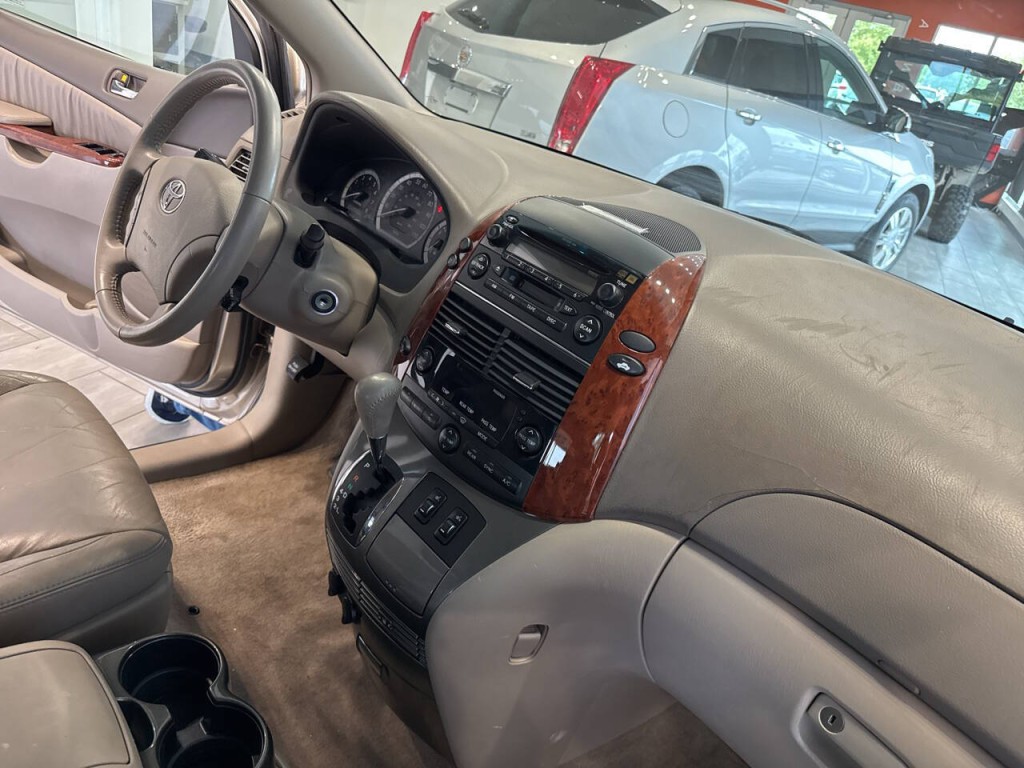 2005 Toyota Sienna Image 19