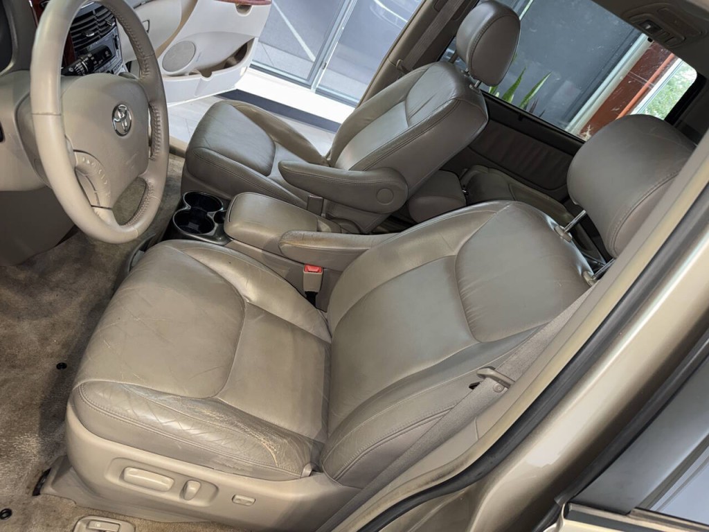 2005 Toyota Sienna Image 21