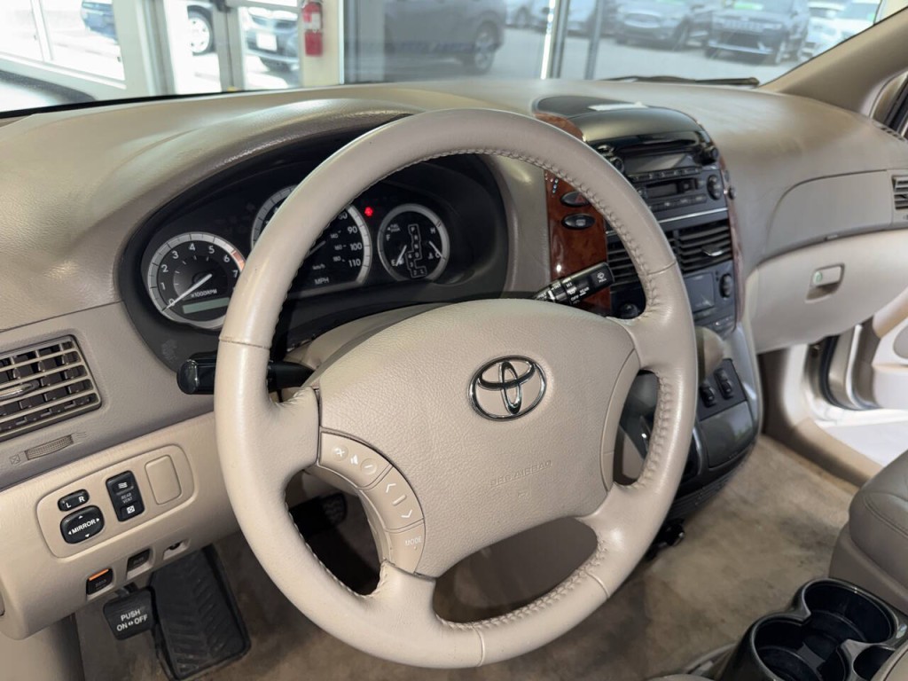 2005 Toyota Sienna Image 22