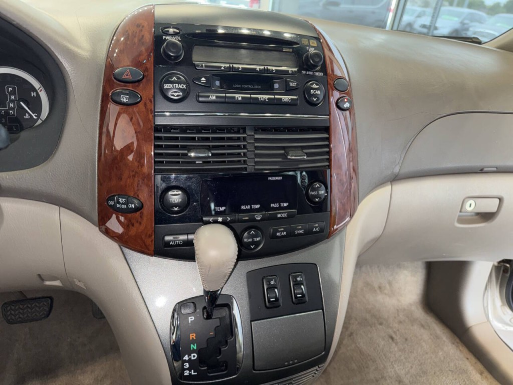 2005 Toyota Sienna Image 26