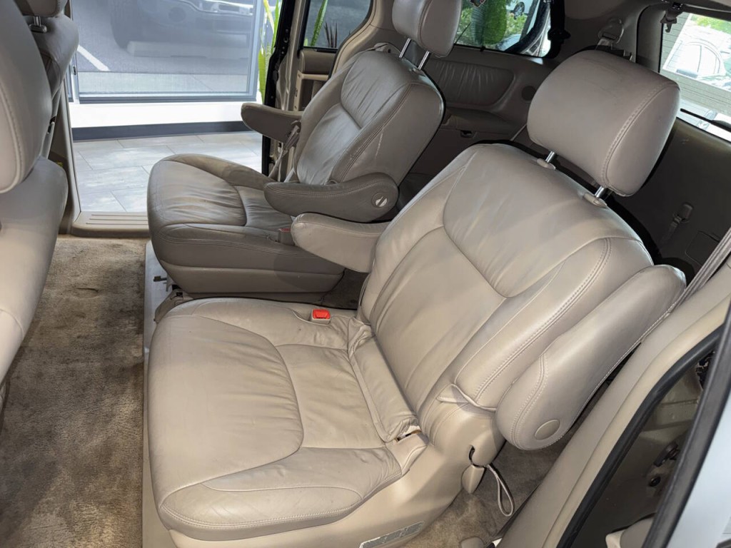 2005 Toyota Sienna Image 27
