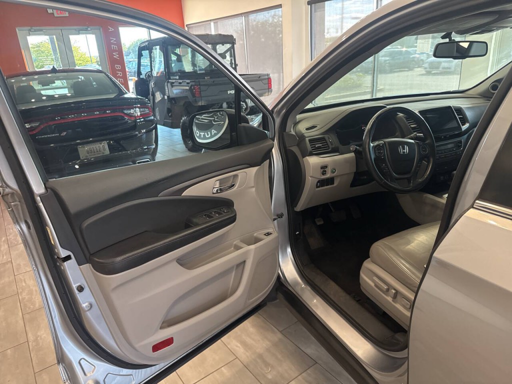 2016 Honda Pilot Image 16