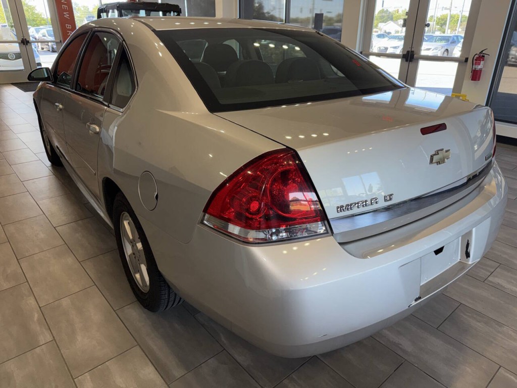 2011 Chevrolet Impala Image 13