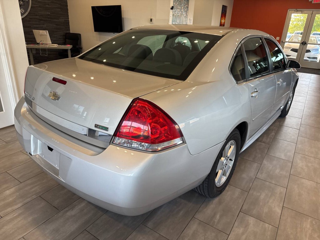 2011 Chevrolet Impala Image 15