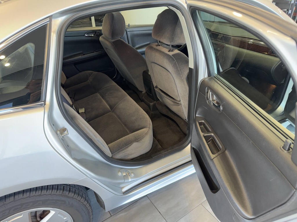 2011 Chevrolet Impala Image 18