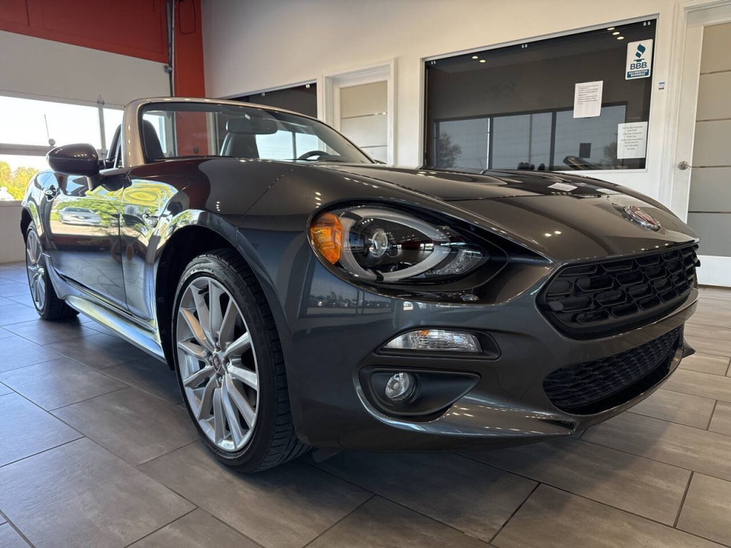 2019 FIAT 124 Spider Image 2
