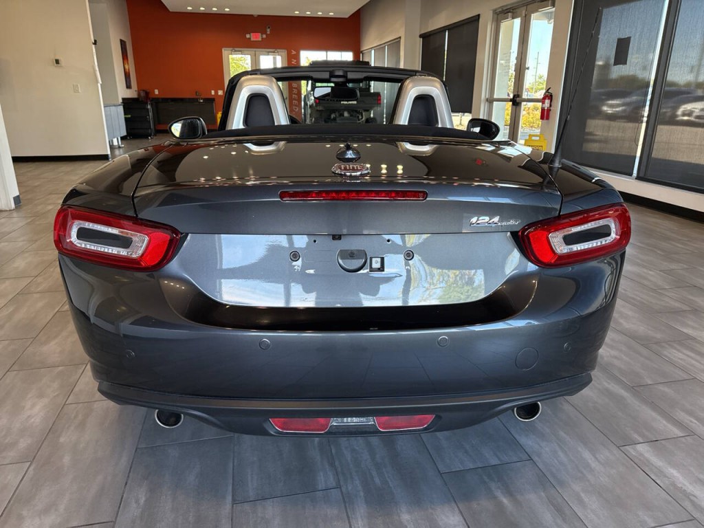 2019 FIAT 124 Spider Image 8