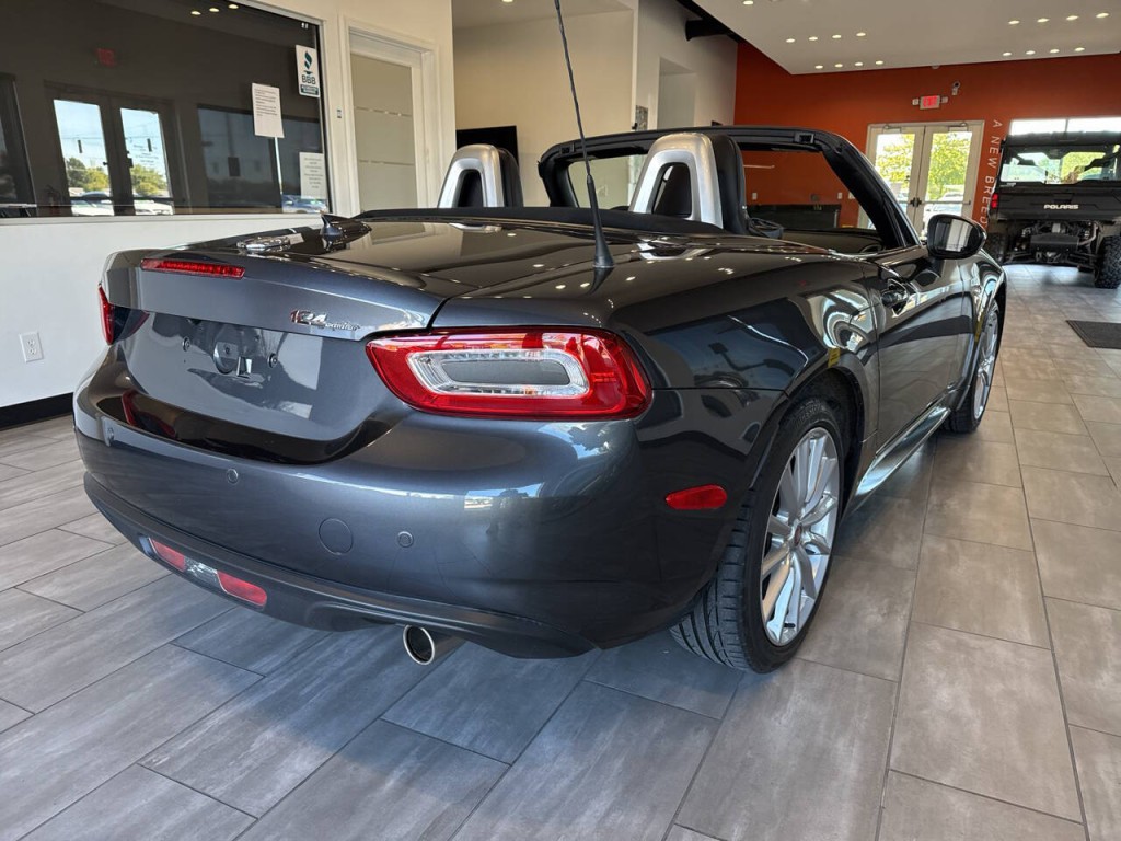2019 FIAT 124 Spider Image 10