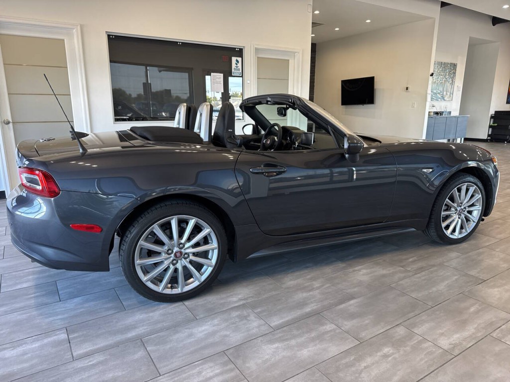 2019 FIAT 124 Spider Image 11