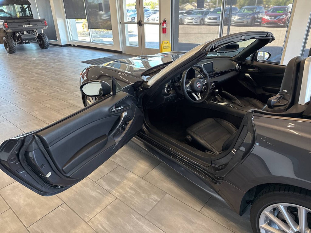 2019 FIAT 124 Spider Image 14