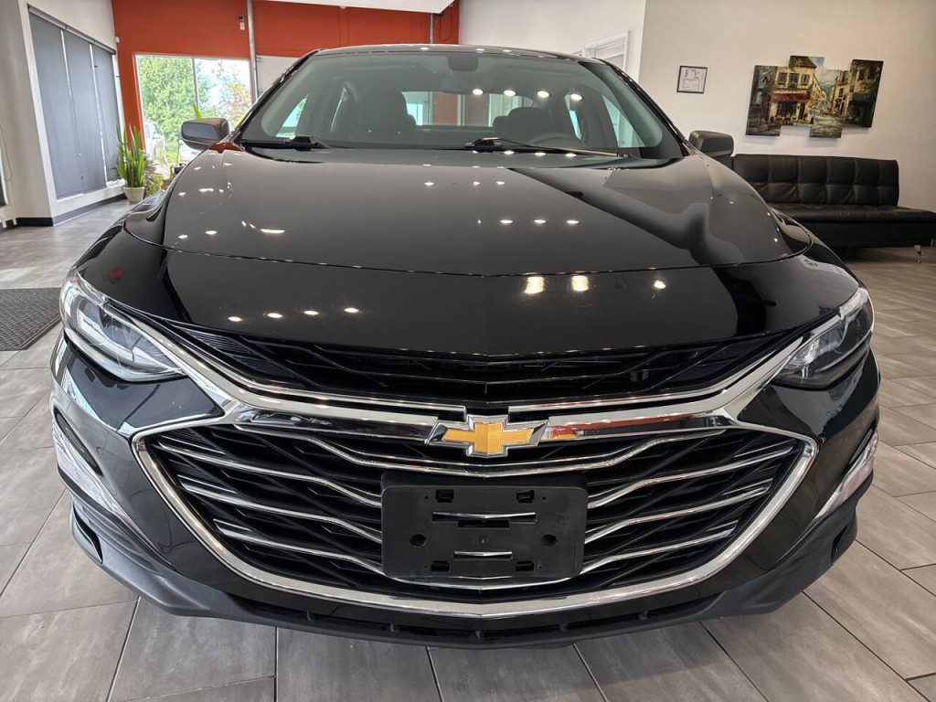 2019 Chevrolet Malibu Image 2